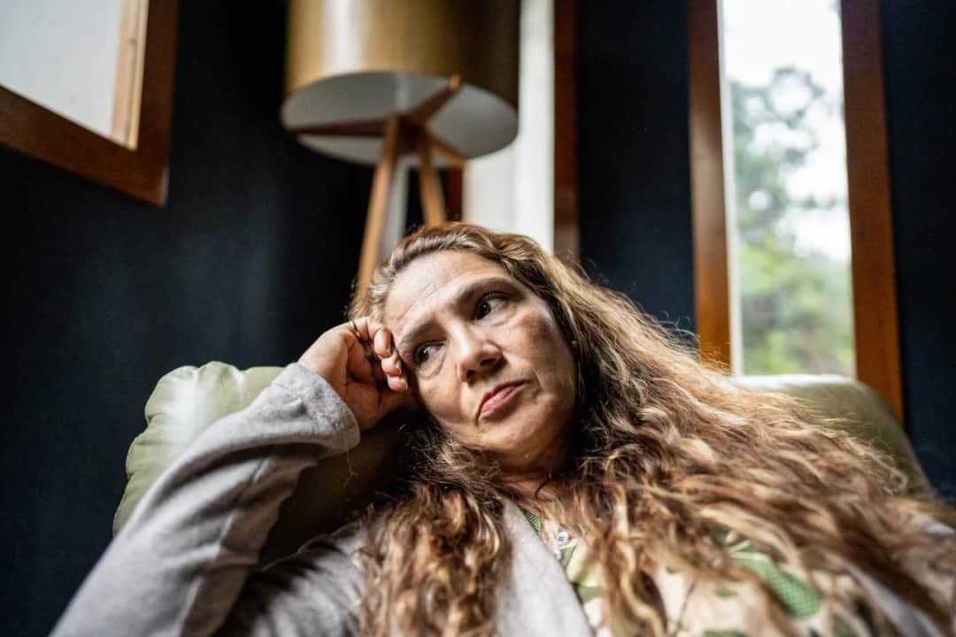 Kiedy zdjąć obrączkę po śmierci męża? Zrozum swoje emocje i wybór