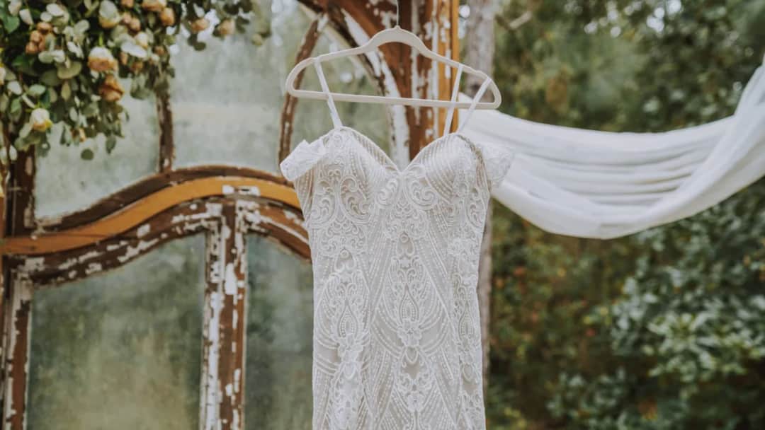 Jak przerobić suknię ślubną: proste sposoby na idealną metamorfozę