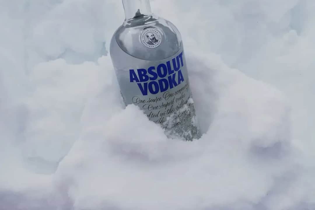 Ile wódki na wesele 60 osób? Oto, co musisz wiedzieć, by nie przepłacić