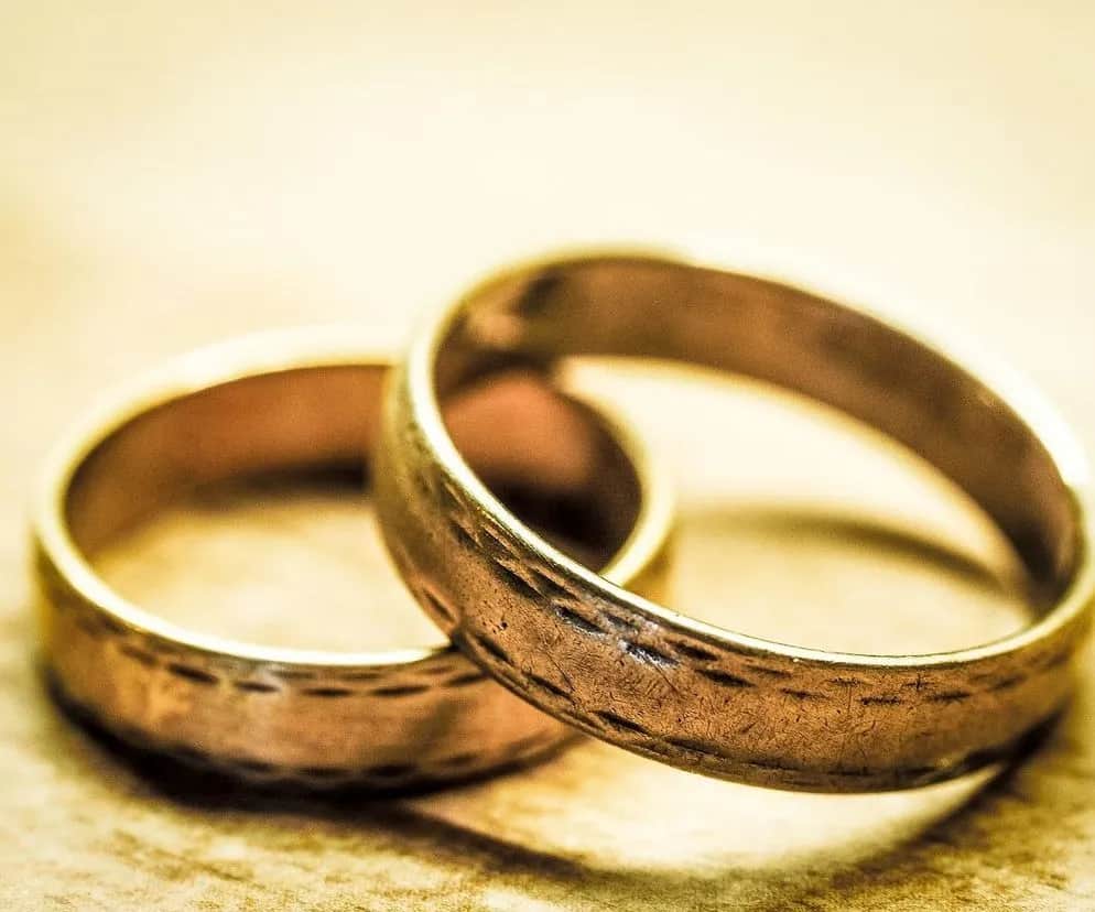 Ile kosztuje zmniejszenie obrączki? Poznaj ceny i ukryte koszty