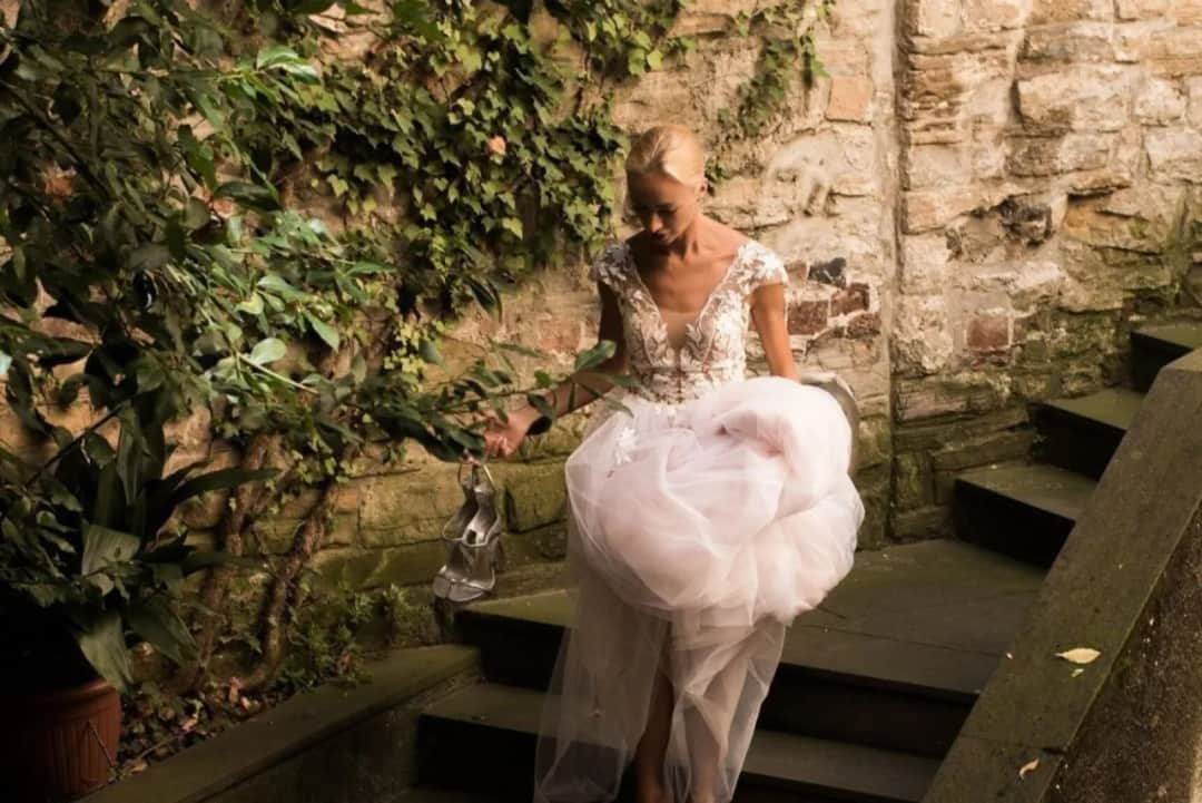 Suknia ślubna litera a dla kogo? Idealne fasony dla każdej figury